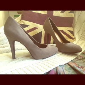 Jessica Simpson Grey Suedette Pumps
